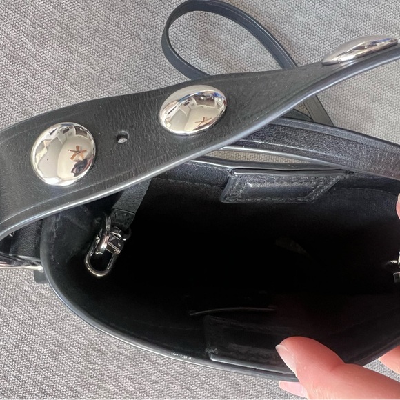 Madewell The Essential Micro Bucket Tote Black Silver Grommets Leather - Picture 9 of 10